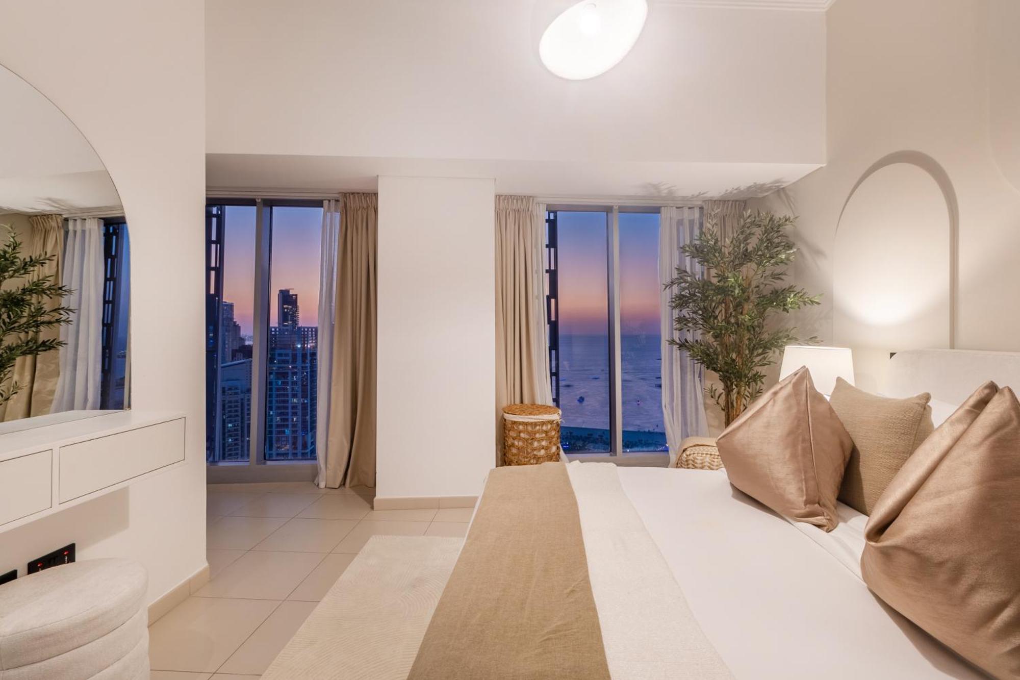 Luxury 2br In Cayan Tower With Sea, Marina & Eye View