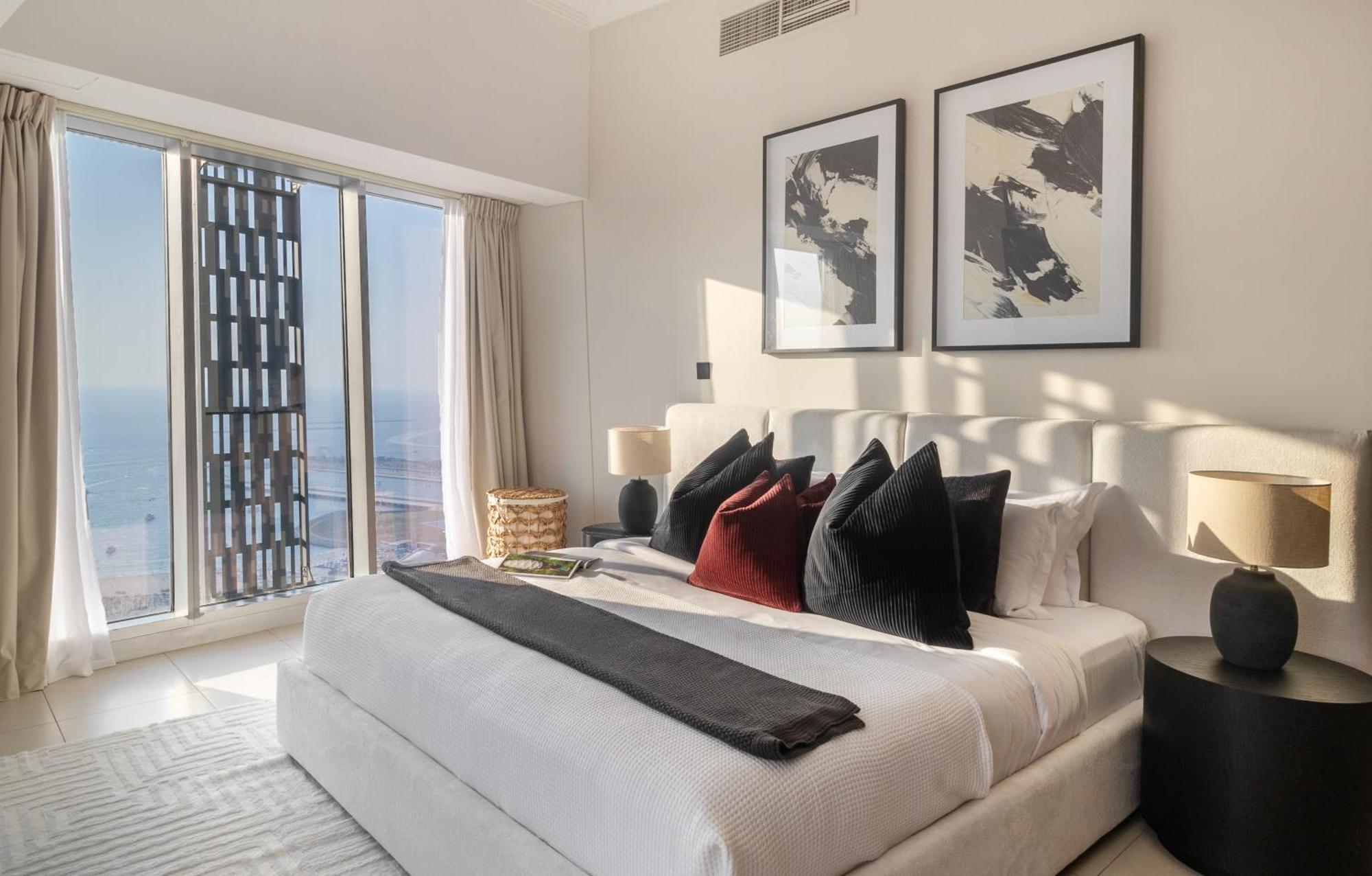 Luxury 2br In Cayan Tower With Sea, Marina & Eye View *